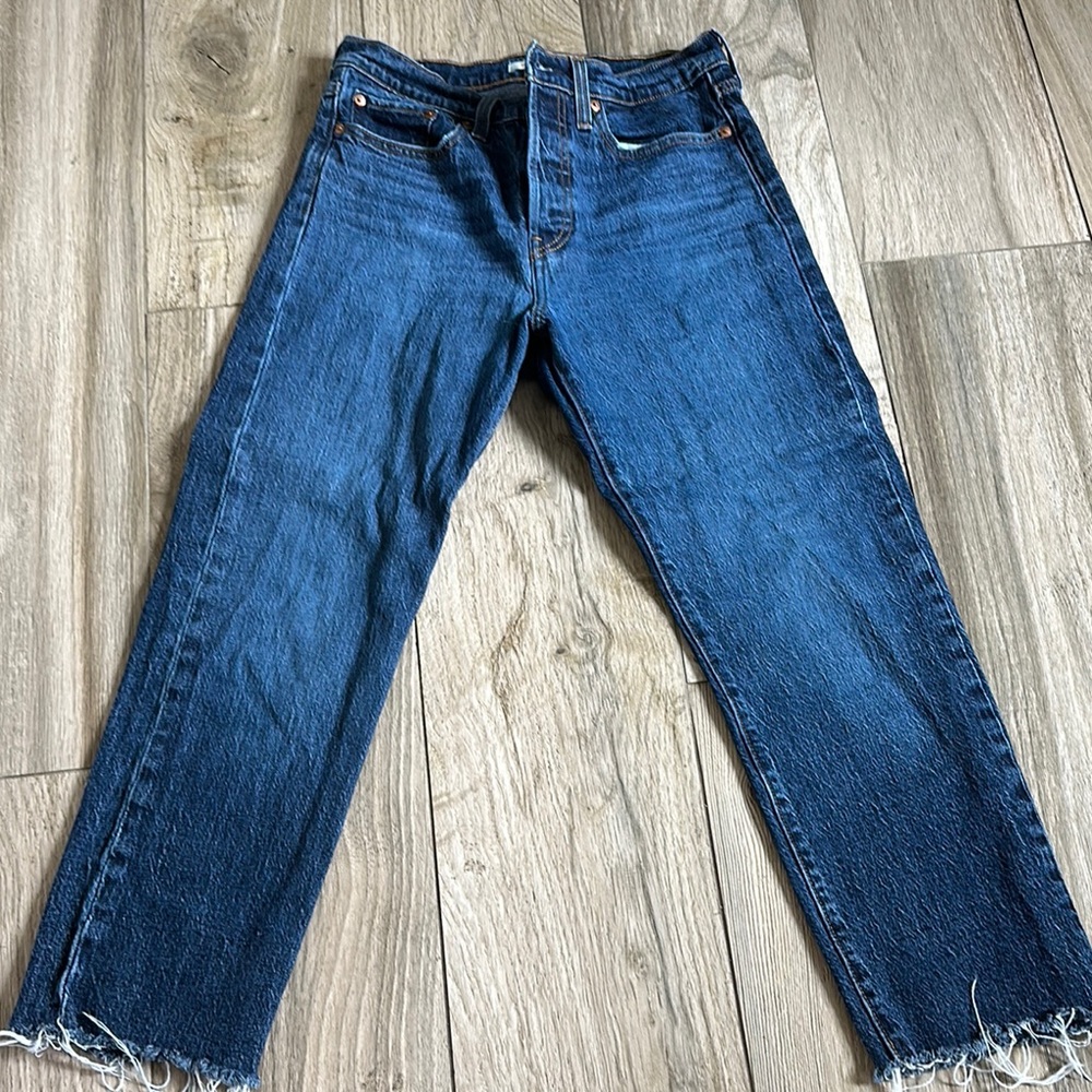Levi’s Wedgie Straight Jeans with Frayed Hem